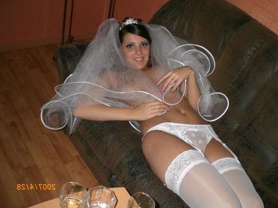 Красивая невеста показала стриптиз порно фото